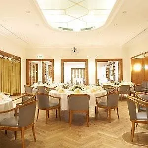 Baseler Hof Hotel 4*